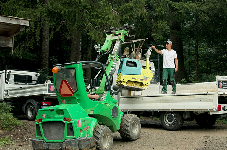 The TRIGENIUS during unloading