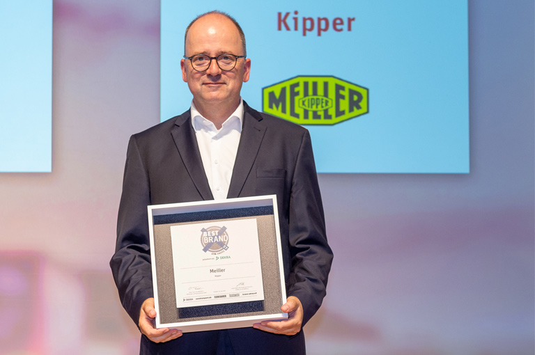 Dr. Daniel Böhmer takes over ETM Award 