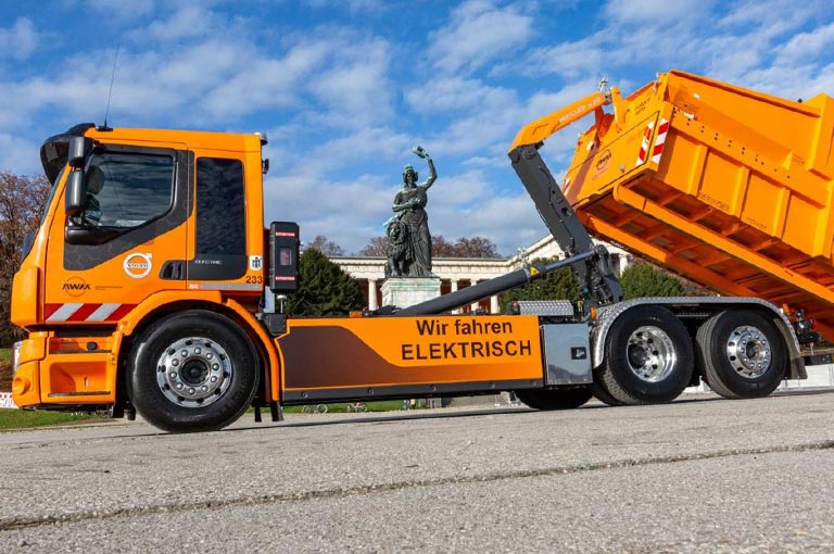 Volvo FE Electric mit MEILLER Abrollkipper RL18